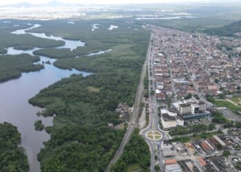 Caminhoneiro é sequestrado após ir a mercado e tem contas esvaziadas em cativeiro em SP