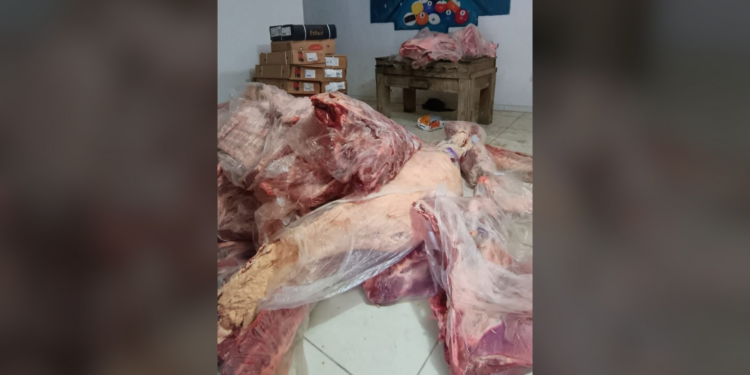 Polícia prende suspeitos e recupera carga de carne roubada em São Roque