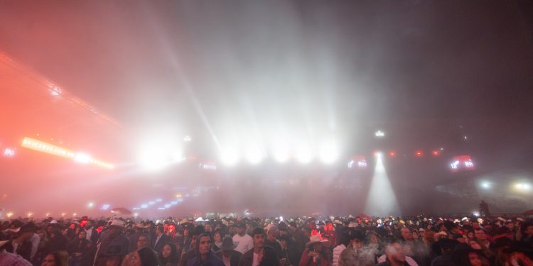 Com 'voo', gravações ao vivo e neblina, 3ª noite de Americana tem Gusttavo Lima como destaque